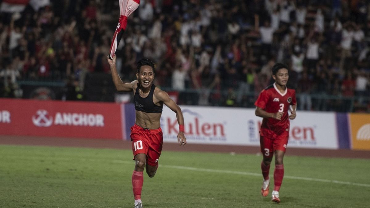 Gelandang Timnas Indonesia U-22 Beckham Putra Nugraha merayakan gol ke gawang Thailand pada pertandingan final sepak bola SEA Games 2023 di National Olympic Stadium, Phnom Penh, Kamboja, Selasa (16/5) [Antara]