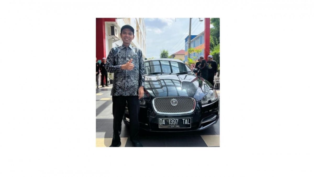 UAS dapat hadiah mobil Jaguar. [Instagram]