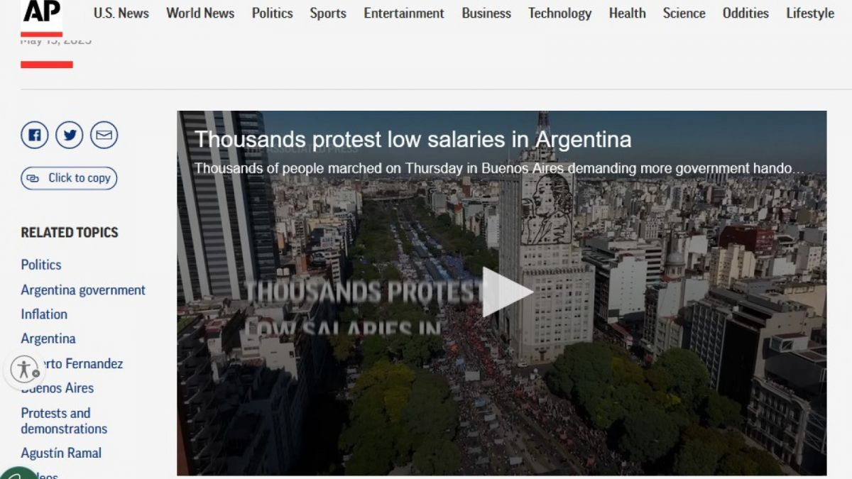 Video yang menunjukkan demonstrasi besar-besaran di Buenos Aires, Argentina (19/5/2023) [[screenshot video AP].]