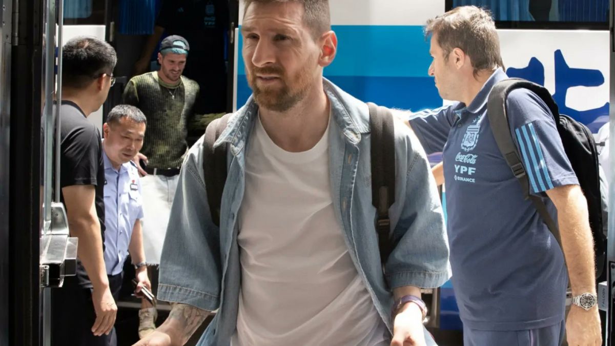 Kapten Timnas Argentina Lionel Messi disebut tidak akan bermain di Indonesia dalam laga FIFA Match Day pada 19 Juni 2023. Hanya akan bermain di Beijing, China. [Twitter/@Argentina]]