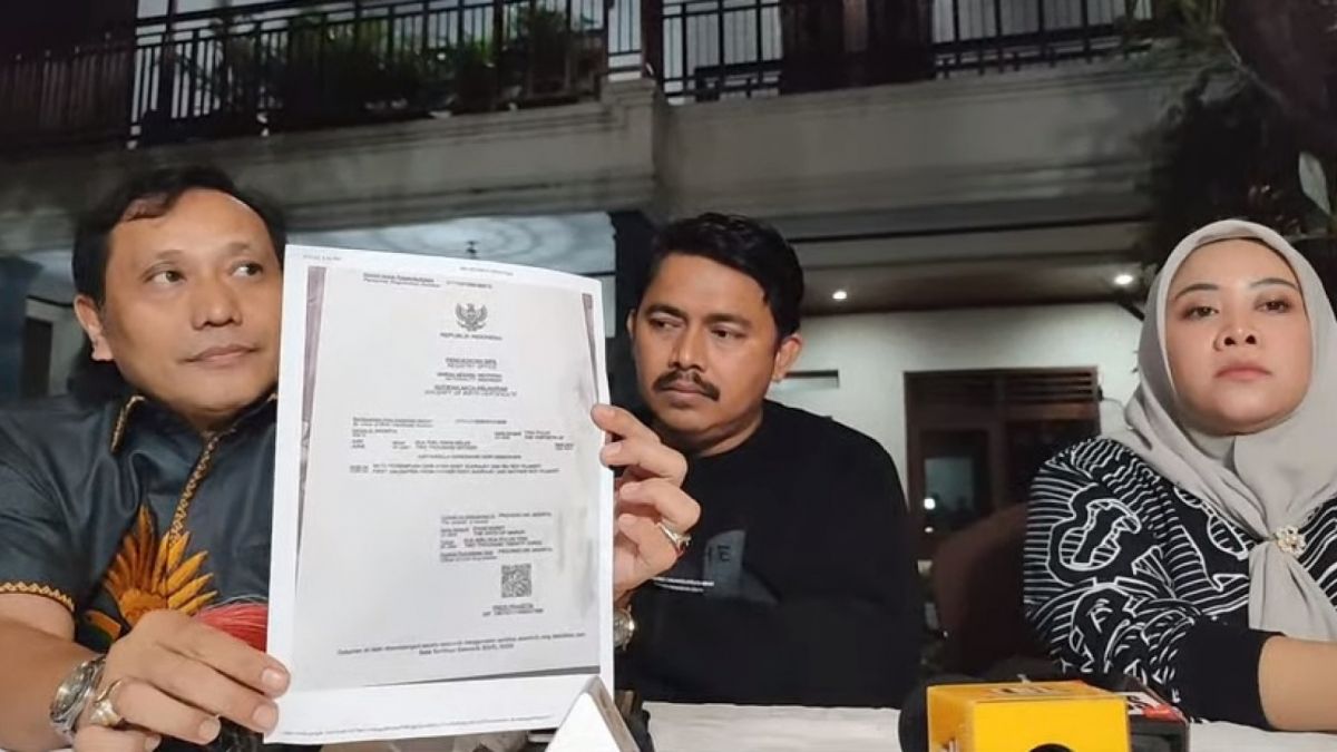 Jumpa pers Puput bersama Gus Roffi [(YouTube/Star Story)]