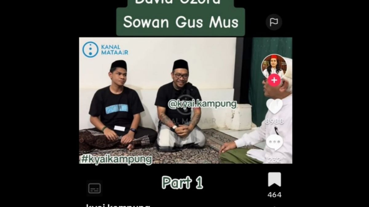 Momen David Ozora sowan Gus Mus bersama sang ayah, Jonathan Latumahina pascapenganiayaan dan telah keluar dari ICU [[screenshot VT KANAL MATAAIR via @kyai.kampung]]