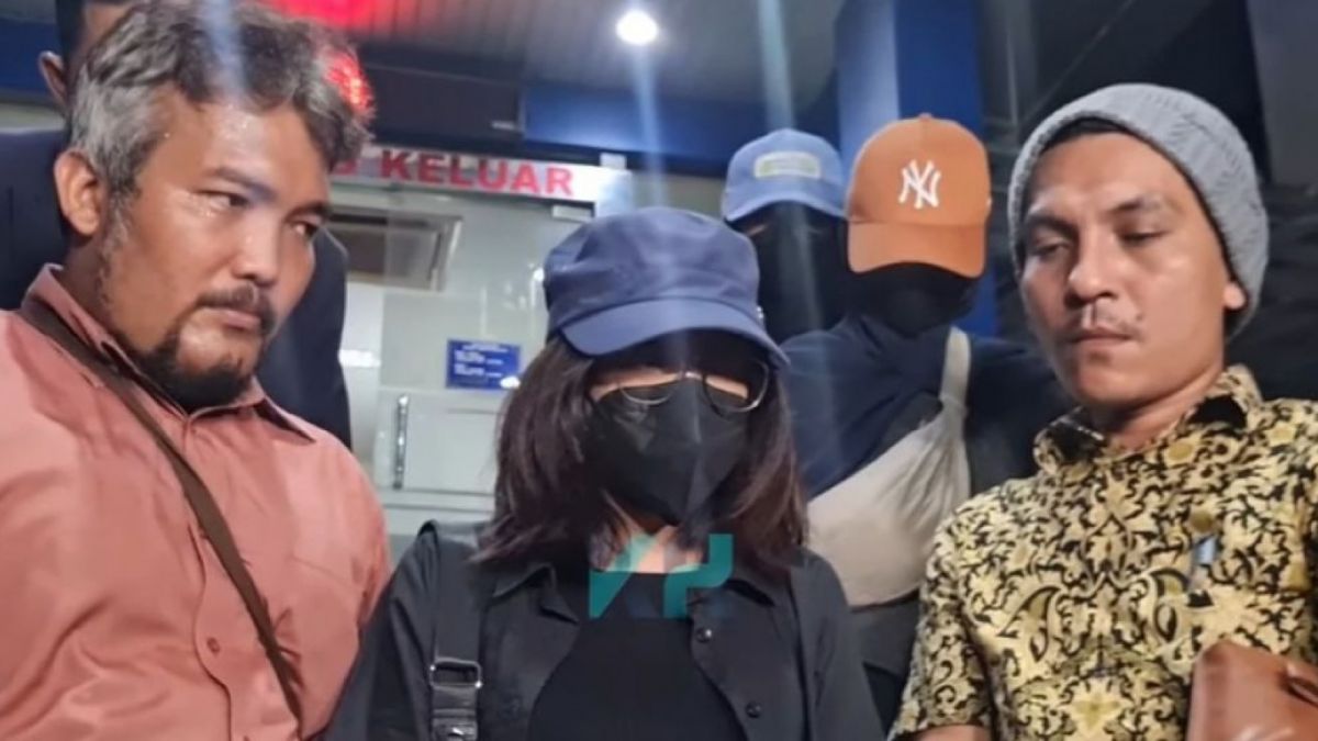 Mantan karyawan laporkan Tasyi Athasyia atas dugaan ancaman kekerasan. [(YouTube/  KH INFOTAINMENT)]