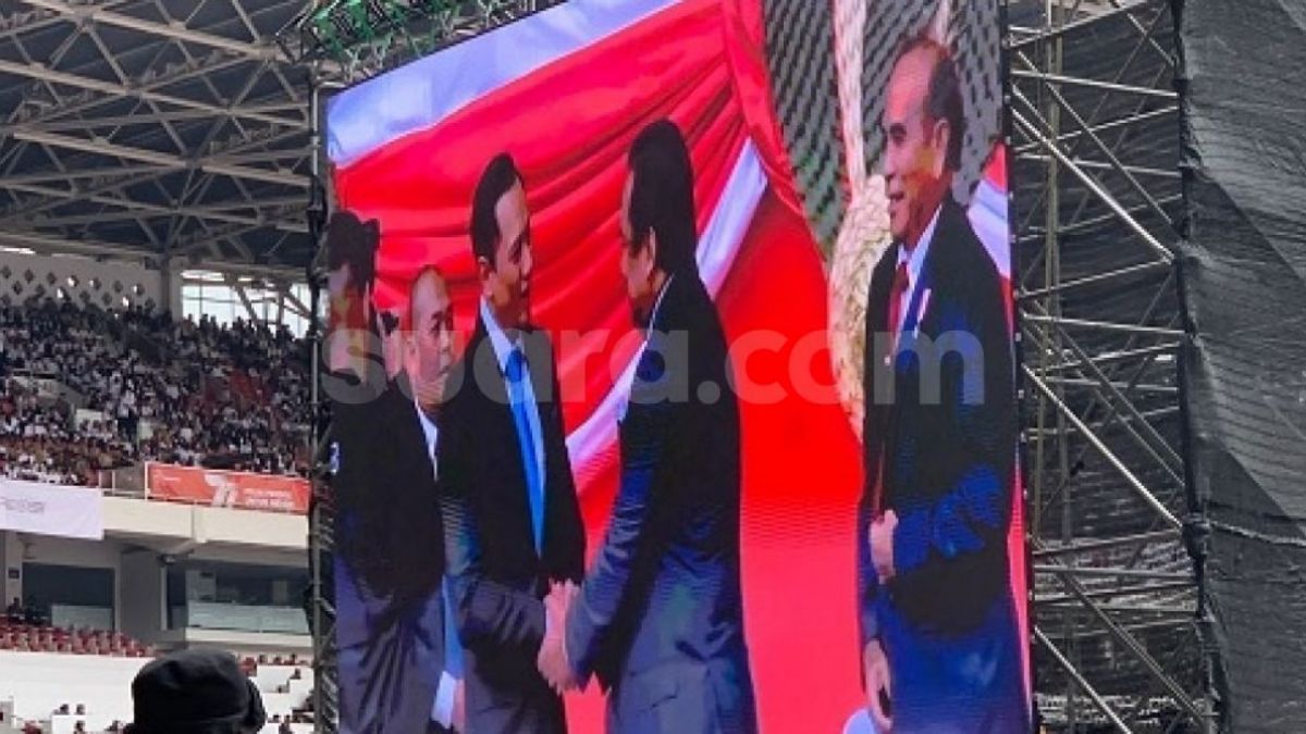 Sejumlah pejabat pemerintahan dan pimpinan partai politik menghadiri peringatan HUT Bhayangkara ke-77 di Stadion Utama Gelora Bung Karno (GBK), Jakarta Pusat, Sabtu (1/7/2023) [(Suara.com/Rakha)]