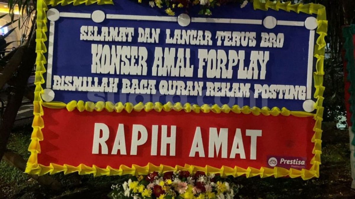 Papan bunga di konser Aldi Taher [[Suara.com/Adiyoga Priyambodo]]