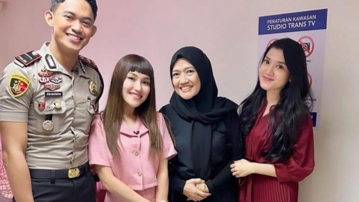 Ipda Afan foto bersama Ayu Tingting. [Instagram/ afanharapansyah]