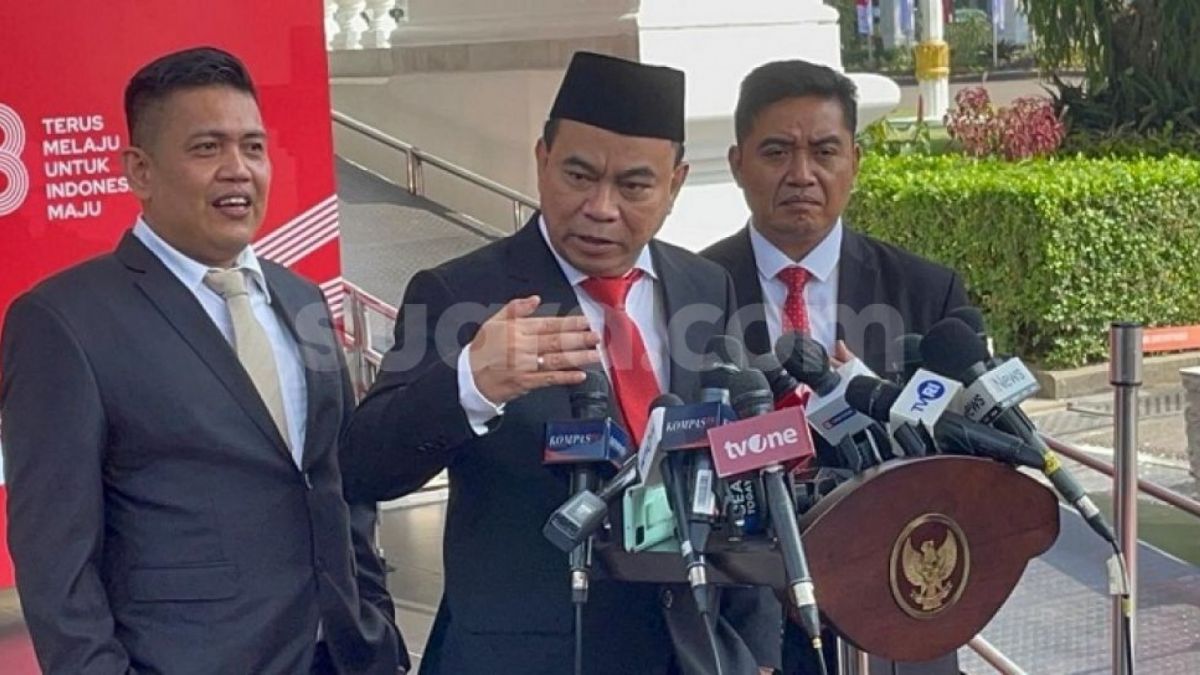 Ketum Projo Budi Arie Setiadi usai dilantik Presiden Jokowi sebagai Menkominfo di Istana Negara [[Suara.com/Bagaskara]]