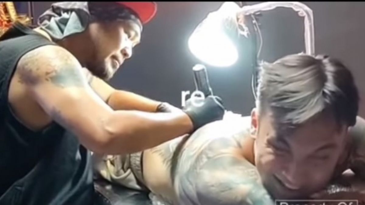 Rendy Kjaernett hapus tato [Instagram]