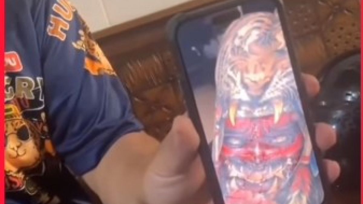 Perubahan tato Syahnaz. [Instagram]