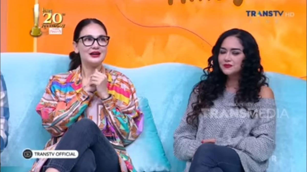 Luna Maya (kiri) dan Sally Marcellina di acara Pagi-Pagi Ambyar [[screenshot].]