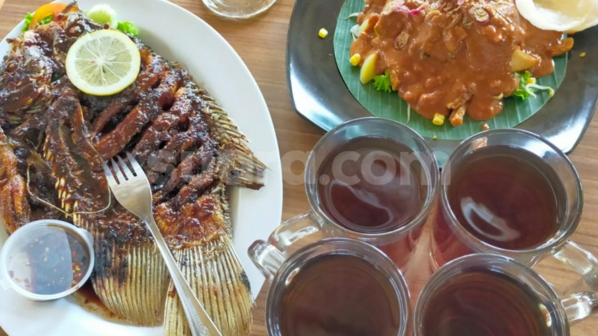 Rest point bisa berupa kedai, cafe, dan resto, bertujuan untuk istirahat, bersantap, dan stretching atau peregangan otot [[Suara.com]]