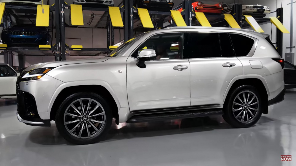 Lexus LX 570 F-Sport. [[YouTube/CAR TV]]