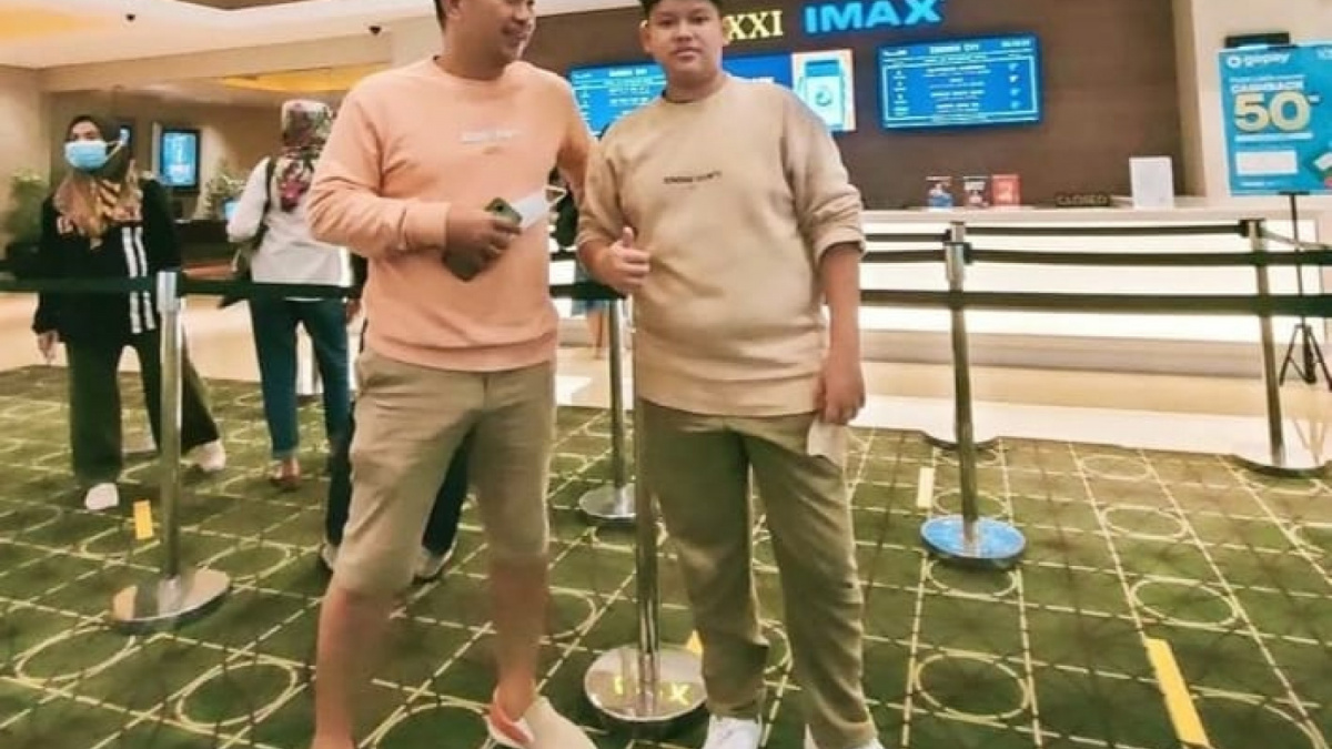 Ronnie Sianturi dan Raja, bapak anak yang kerap tampil matching dan selalu bercanda hangat [[Instagram Ronnie Sianturi].]