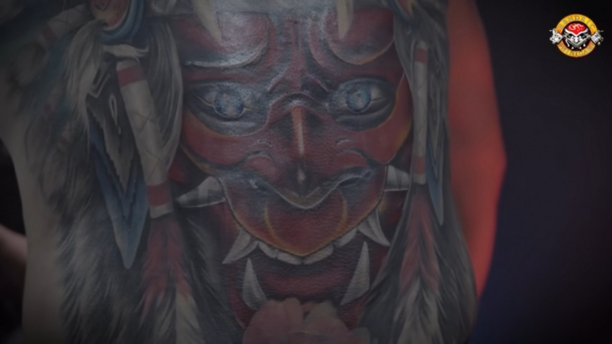 Hasil akhir tato Rendy Kjaernett. [(YouTube/Hendric Shinigami)]