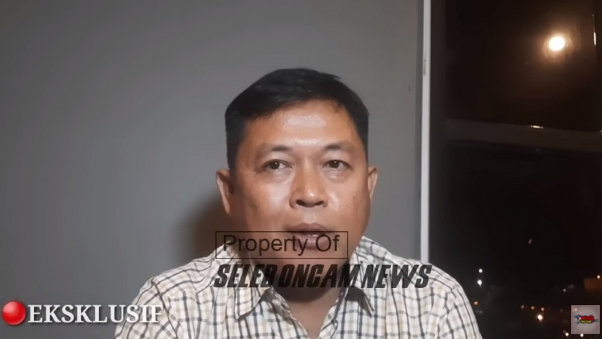 Sujaja, saksi kecelakaan Rendy Kjaernett dan Lady Nayoan [(YouTube/Seleb Oncam News)]