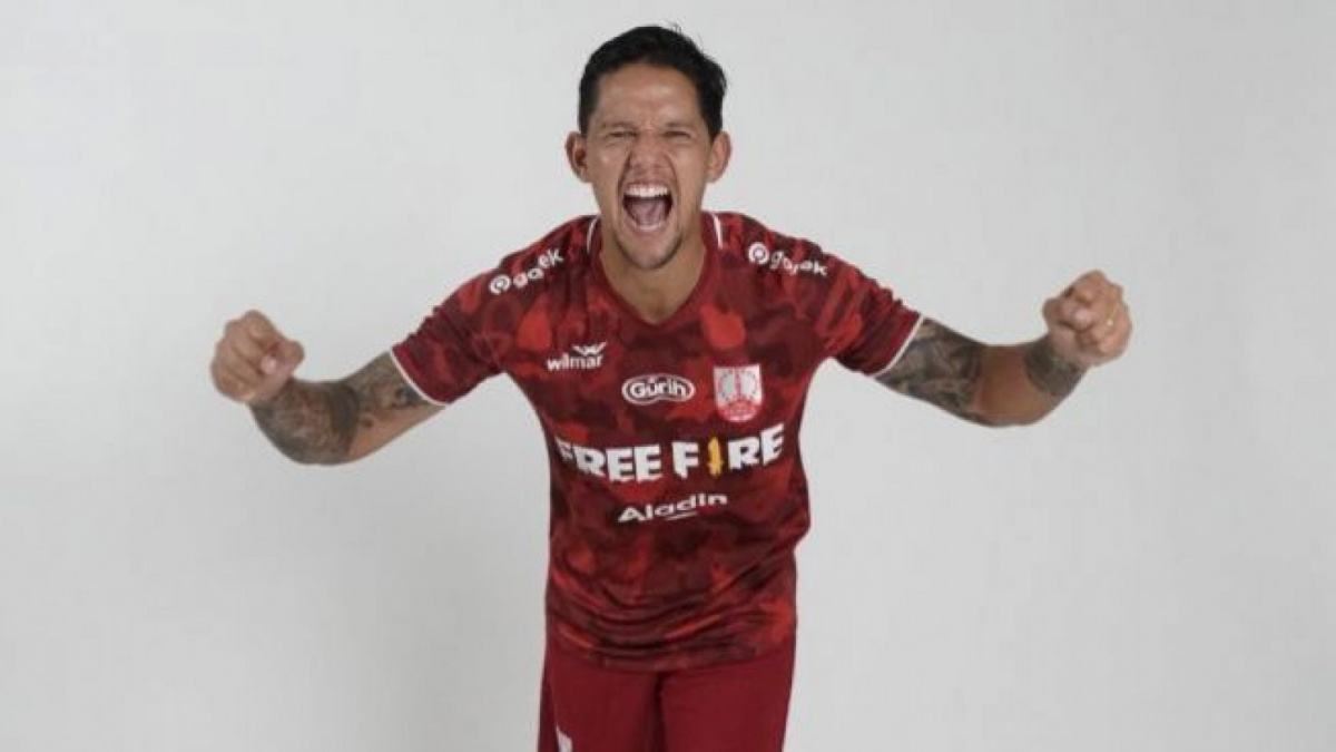 Irfan Bachdim saat dikenalkan sebagai pemain baru Persis Solo. [(Dok Persis Solo)]