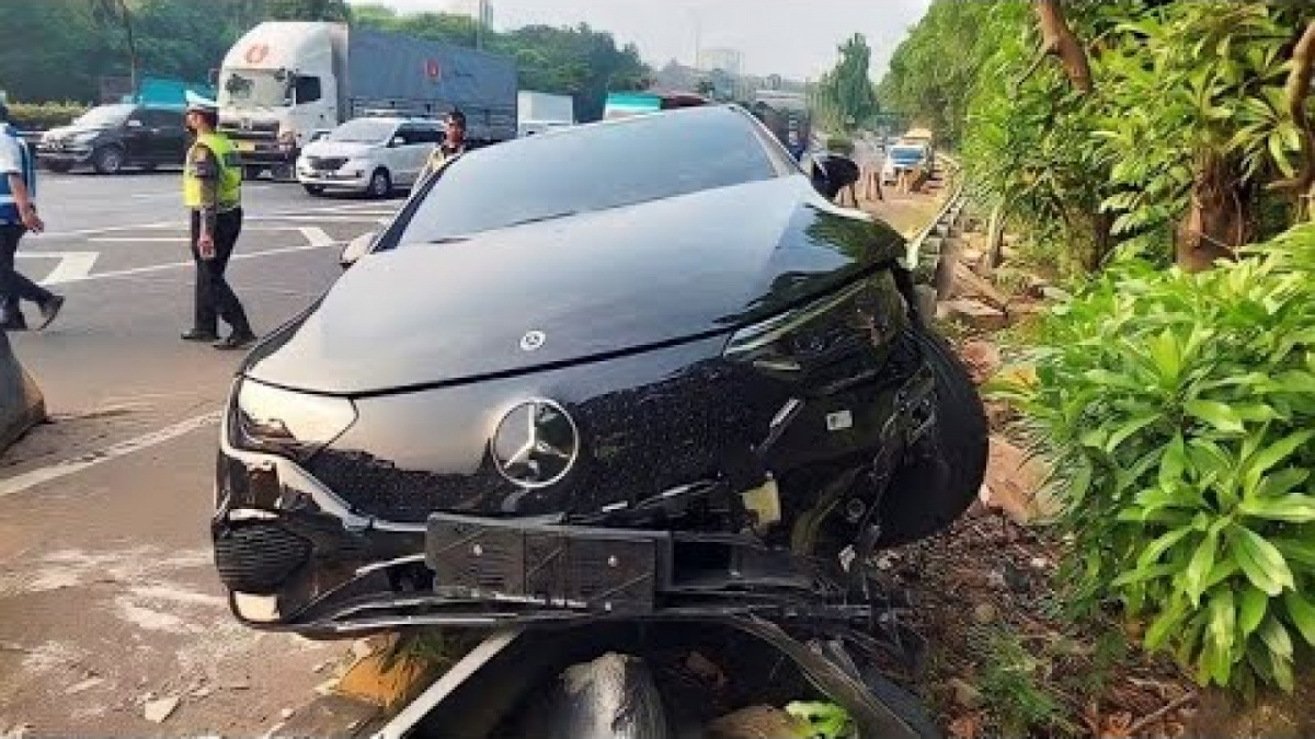 Arya Saloka Dikabarkan Mengalami Kecelakaan Mobil, Begini Faktanya [(YouTube/Ajudan Amanda Manopo)]