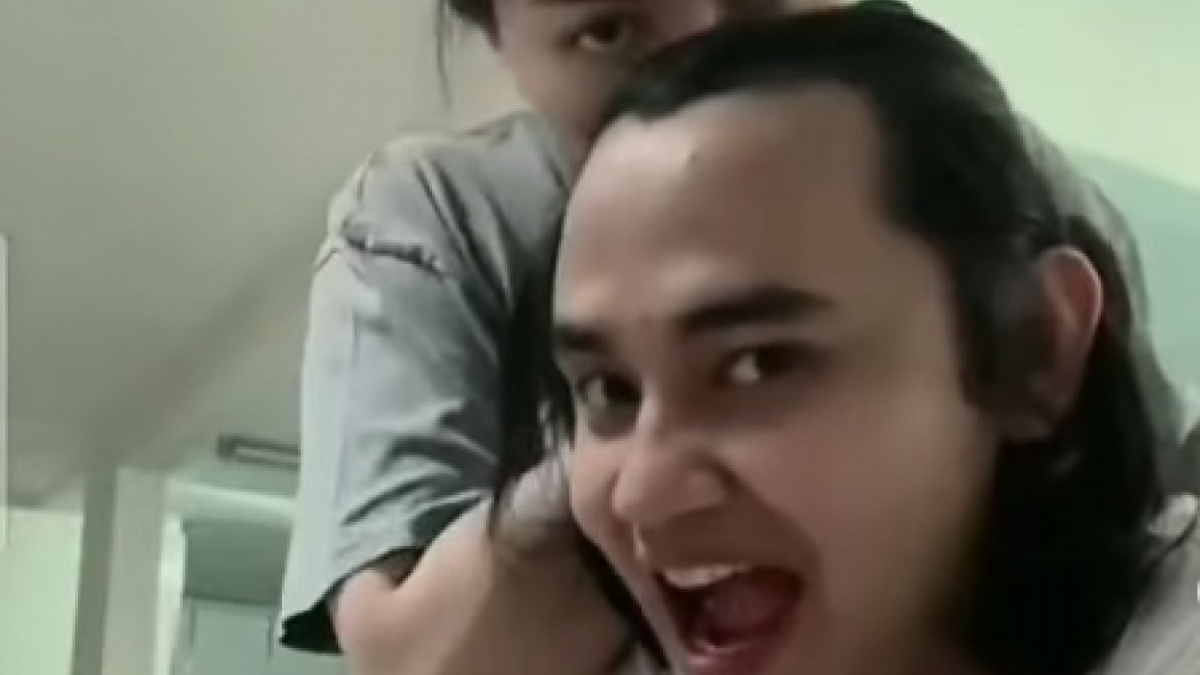 Kemesraan Nathalie Holscher dan Yogi Ilhama [(Instagram/@lambe__danu)]