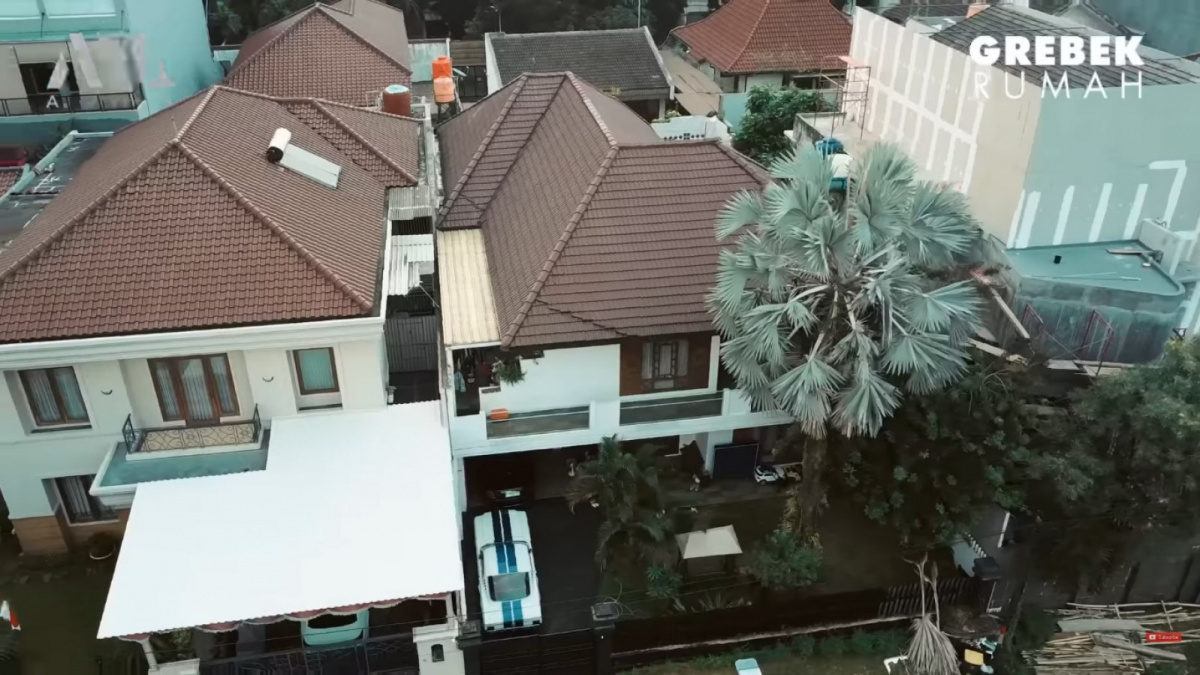 Penampakan atas rumah Rizky Billar dan Lesti Kejora. [[YouTube/Atta Halilintar]]
