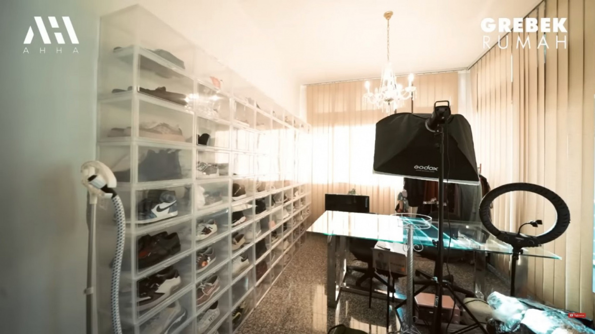 Potret rumah Rizky Billar dan Lesti Kejora. [[YouTube/Atta Halilintar]]