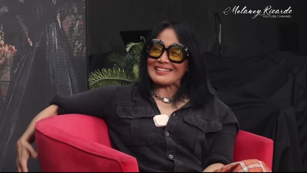 Atiek CB yang awet keren dan rencana comeback di Tanah Air [[screenshot Melaney Ricardo YouTube Channel].]