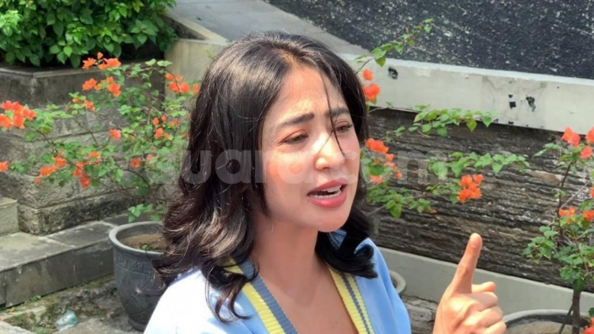Dewi Perssik. [Suara.com/Adiyoga Priyambodo]