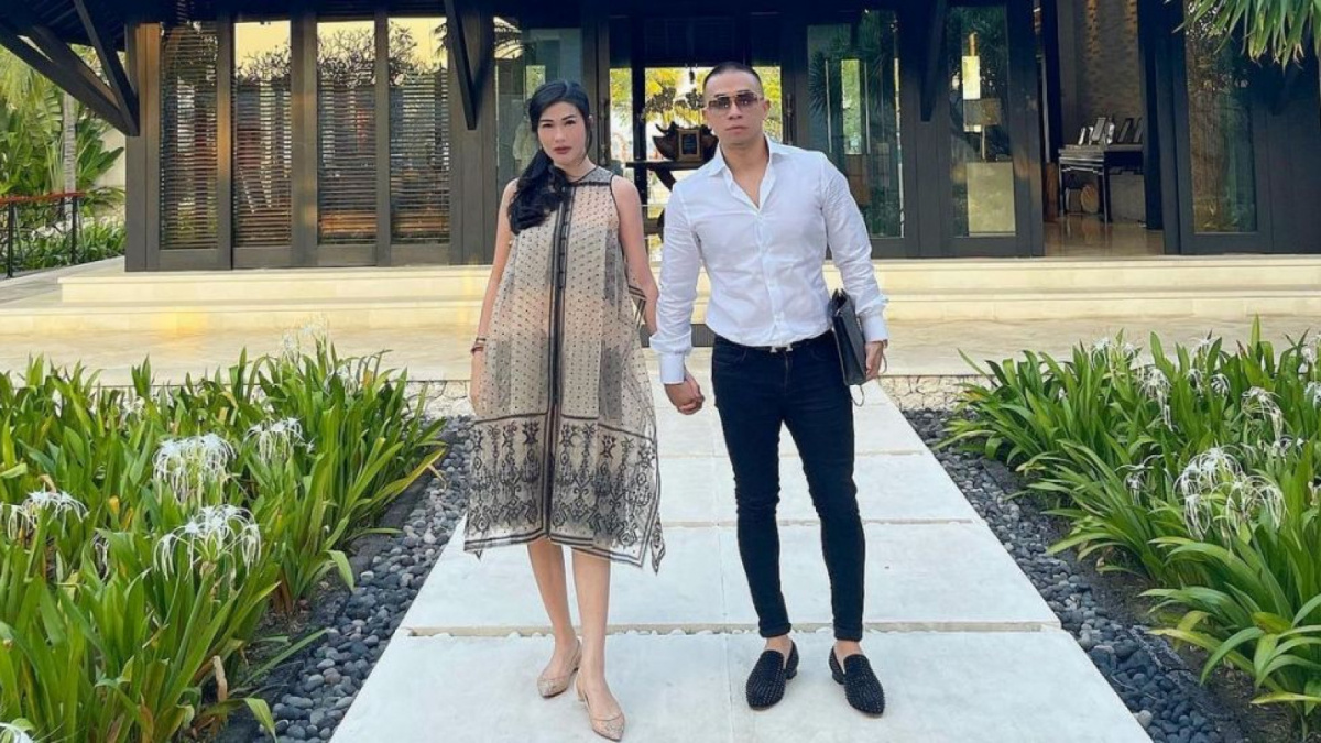 Potret Stevie Agnecya dan suami. [(Instagram/steviagnecya)]