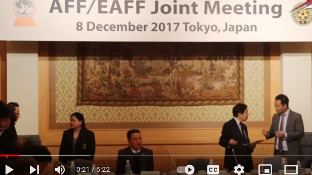 Foto rapat terpadu AFF/EAFF pada 2017 yang disalahgunakan pembuat video sebagai pendukung soal Indonesia akan keluar dari AFF di 2023 [[screenshot YouTube].]