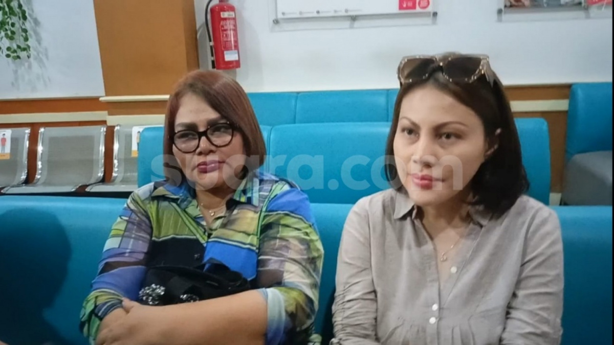 Eva Manurung, ibu Virgoun dan Febby Carol, kakak Virgoun [Suara.com/Rena Pangesti]