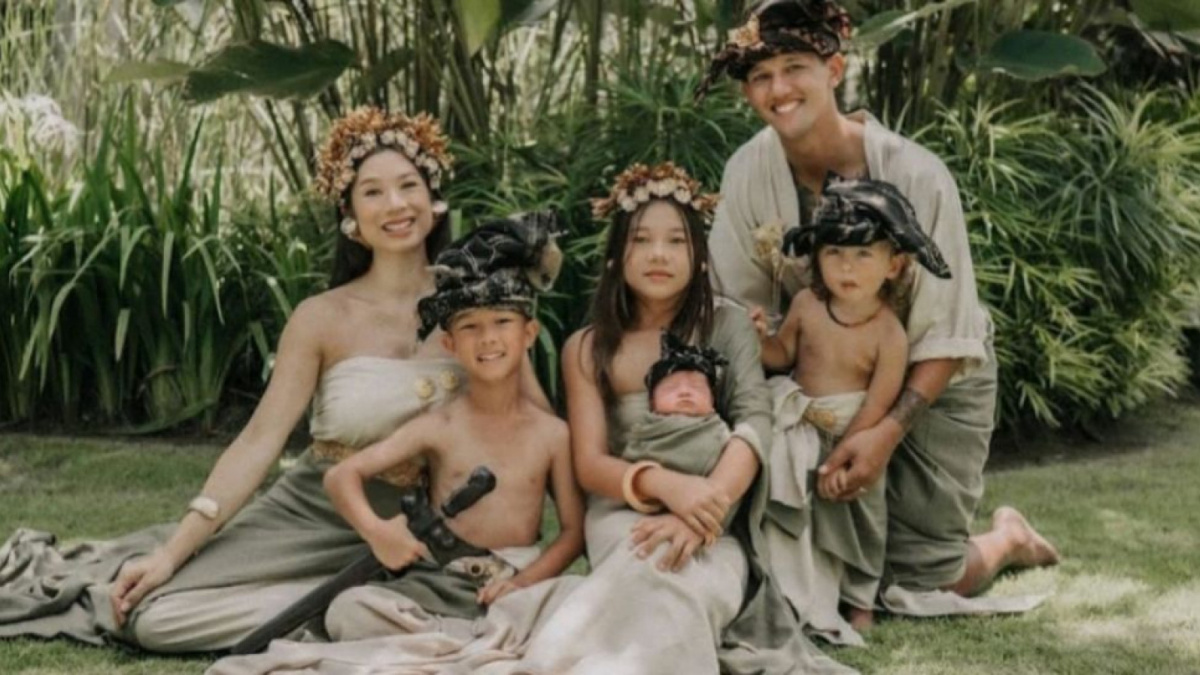 Irfan Bachdim dan keluarga [(Instagram/ @jenniferbachdim)]