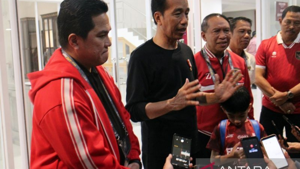 Presiden Jokowi memuji Timnas Indonesia U-23 yang lolos ke Piala Asia U-23 2024 setelah mengalahkan Turkmenistan di Solo, Selasa (12/9/2023). [[Antara]]