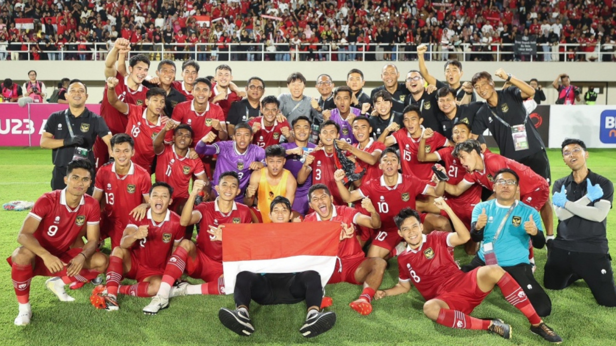 Para pemain Timnas Indonesia U-23 bersama pelatih Shin Tae-yong [[Twitter/@TimnasIndonesia]]