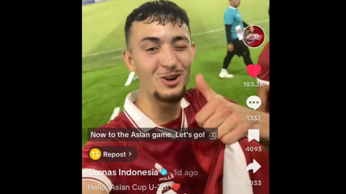 Ivar Jenner saat berlaga di Stadion Manahan, Solo [[screenshot TikTok, Timnas Indonesia].]