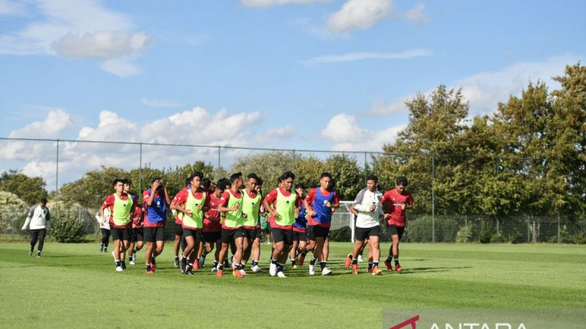 Timnas U-17 saat melakoni latihan perdana di Jerman untuk persiapan Piala Dunia U-17 2023 Indonesia, Selasa (19/9/2023) [(ANTARA/HO/PSSI)]