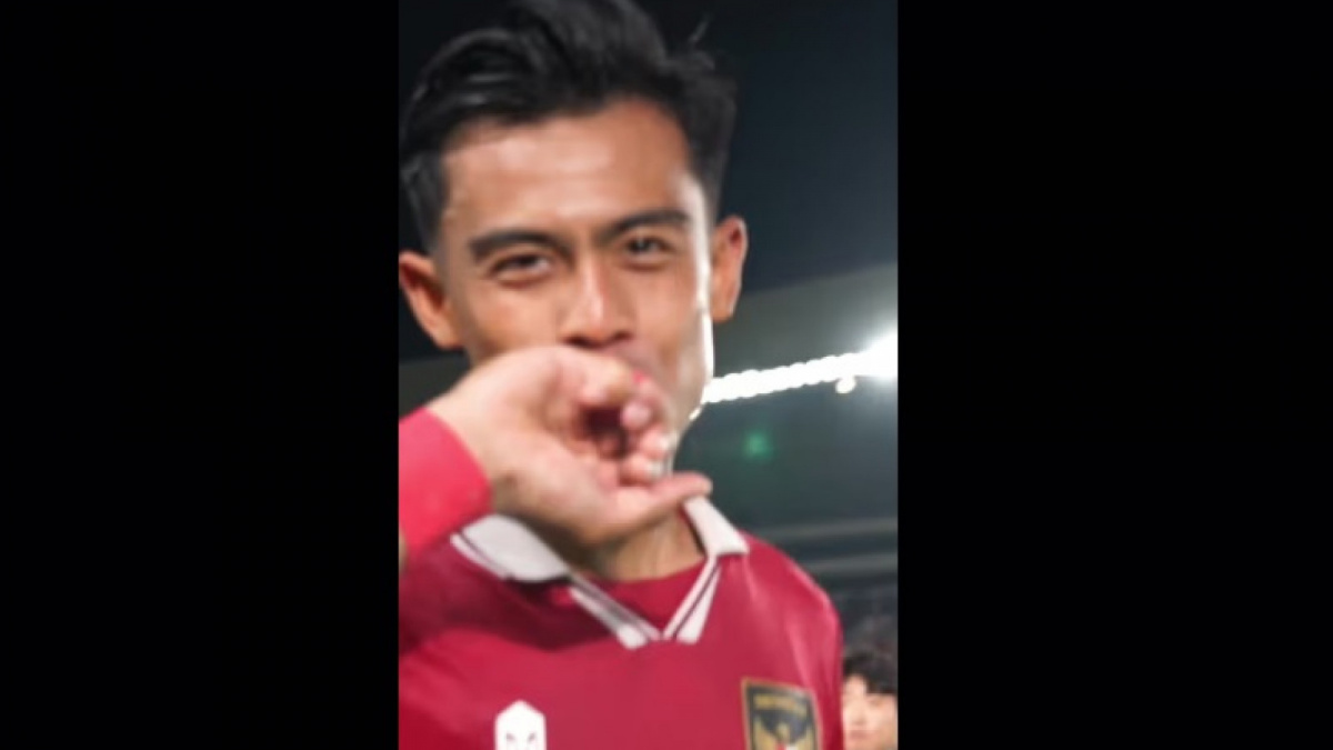 Aksi Pratama Arhan cium cincin kawin [(TikTok)]