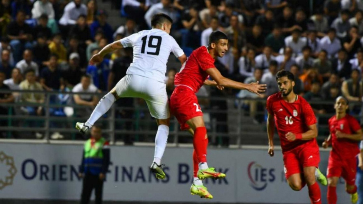Timnas Uzbekistan vs Iran dalam laga Grup E Kualifikasi Piala Asia U-23 2024 [[Dok AFC]]