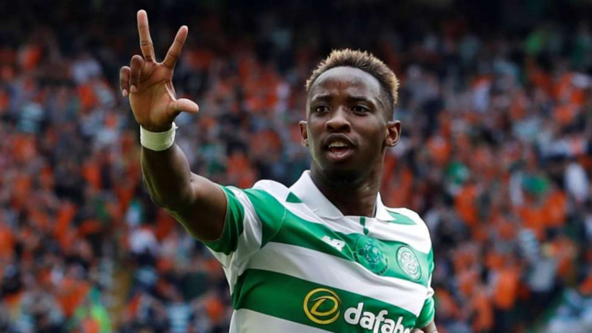 Moussa Dembele dari Celtic, tim bola Skotlandia  merayakan hat-trick [[Reuters / Russell Cheyne]]