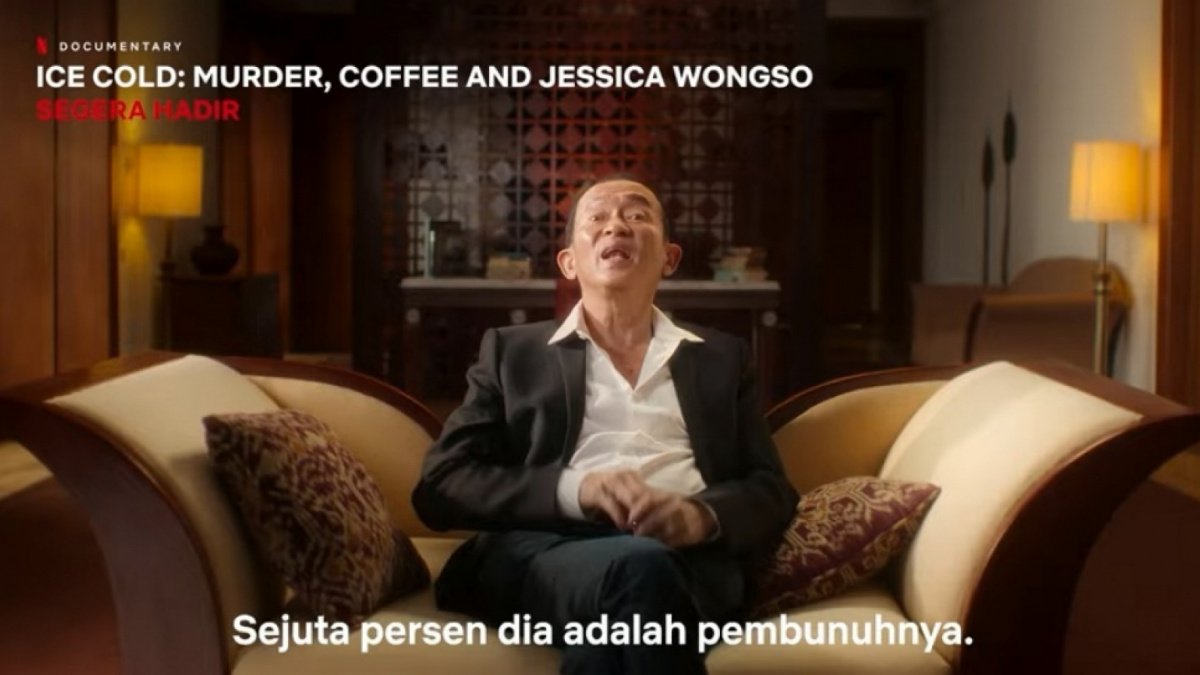 Ayah Mirna Salihin dalam film dokumenter Ice Cold: Murder, Coffee, and Jessica Wongso. [[Netflix]]