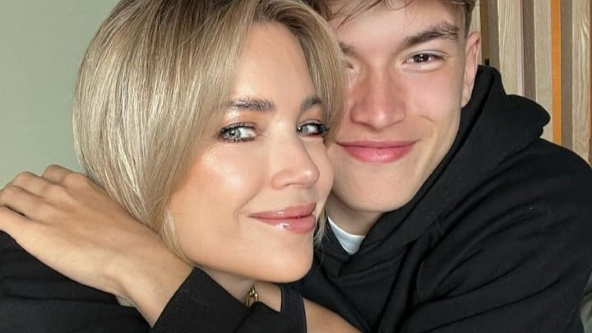 Damian van der Vaartm pemain muda Ajax Amsterdam Belanda, bersama sang ibu yang berayahkan Indo-Belanda,  Sylvie Meis [[Instagram].]