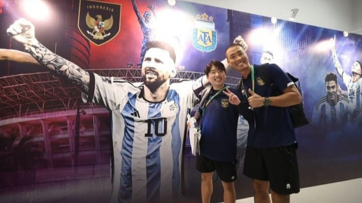 Jeje bersama pelatih kiper PSSI, Pace Yoo Jae-hoon [[Instagram].]