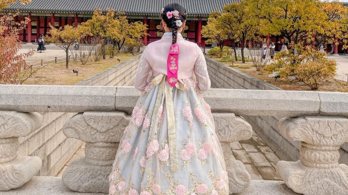Potret Fuji mengenakan hanbok. [[Instagram/fuji_an]]