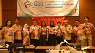 Siswa Indonesia Torehkan Prestasi di Olimpiade Internasional Geografi di Paris