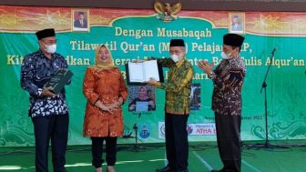 Bupati Sleman Raih Penghargaan Penggerak Literasi Menulis Al-Quran