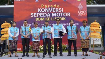 Kementerian ESDM dan PLN Gelar Parade Motor Listrik di Bali
