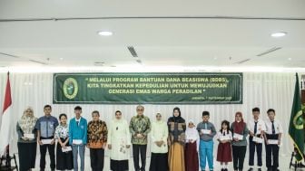 Dharmayukti Karini Mahkamah Agung Serahkan 514 Beasiswa