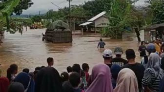 Lampung Selatan Dikepung Banjir, Ratusan Warga Mengungsi