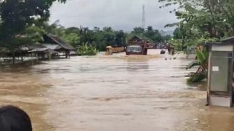 Kakak Adik di Lampung Selatan Meninggal Terseret Banjir, Bayi 4 Bulan Selamat