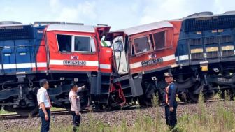 Babaranjang Adu Kepala, Lalu Lintas Kereta Api Lampung-Palembang Lumpuh Total