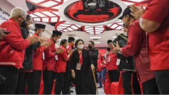 Dua Petugas Partai 'Mbalelo', Rocky Gerung Sebut Power Megawati di PDIP Kian Melorot