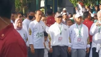 Dihibur Barongsai, Bukan Girang Jan Ethes Malah Ngumpet di Balik Presiden Jokowi